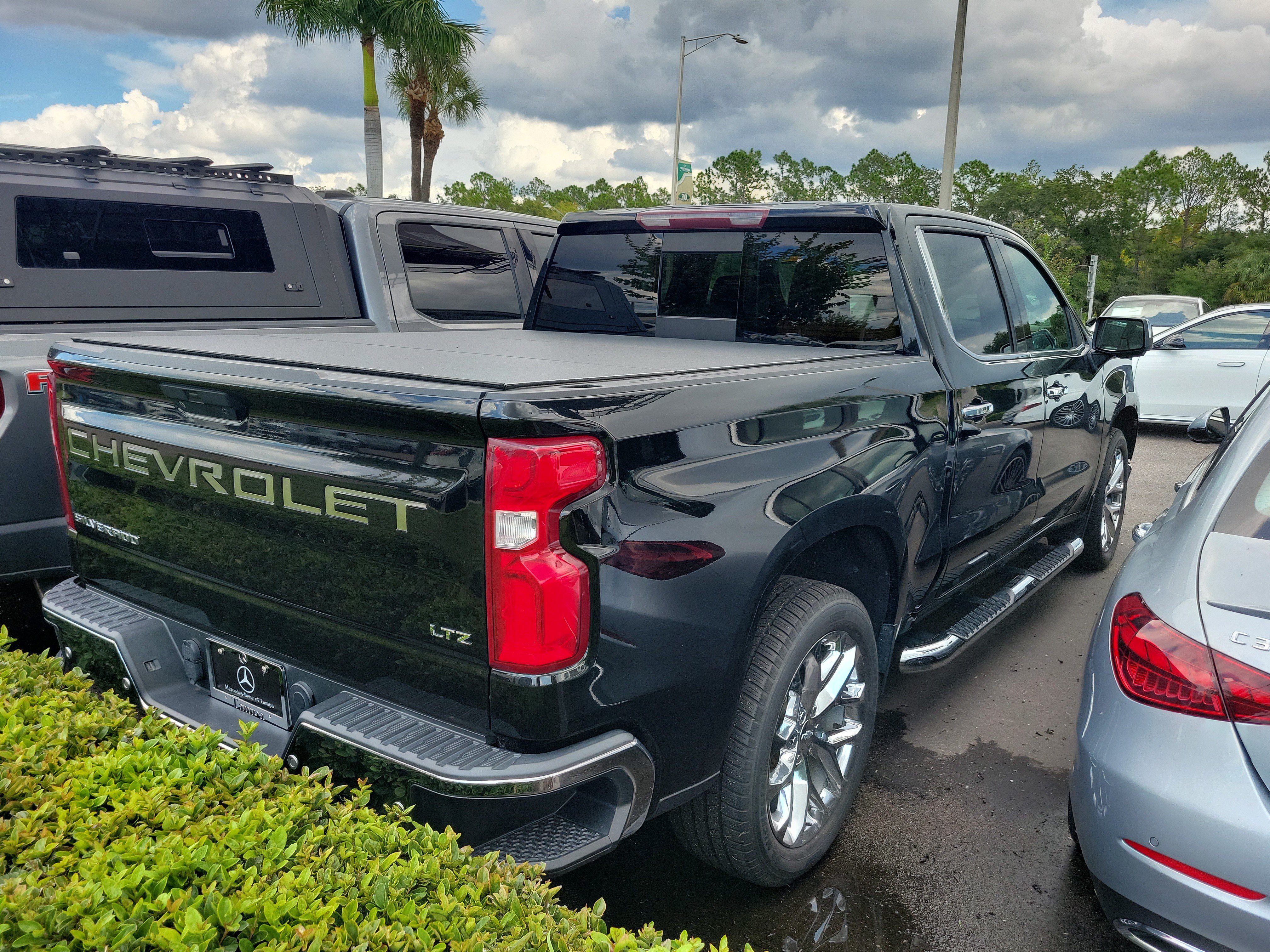 Used 2020 Chevrolet Silverado 1500 LTZ w/ LTZ Premium Package AWD/4WD image 3