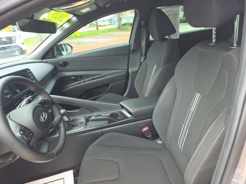 Used 2025 Hyundai Elantra Sport FWD image 10