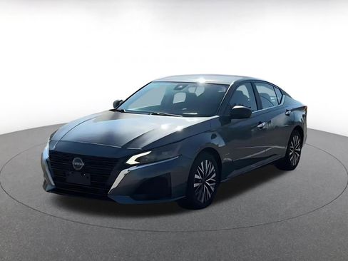 Used 2025 Nissan Altima 2.5 SV image 7