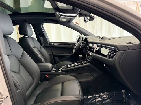 Certified 2026 Porsche Macan AWD/4WD image 16
