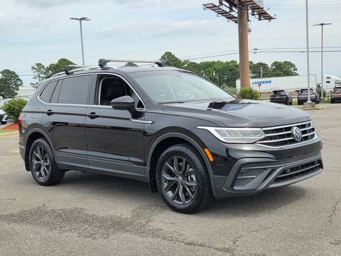 Used 2024 Volkswagen Tiguan SE w/ Panoramic Sunroof Package FWD image 5