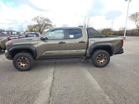 New 2025 Toyota Tacoma Trailhunter image 4