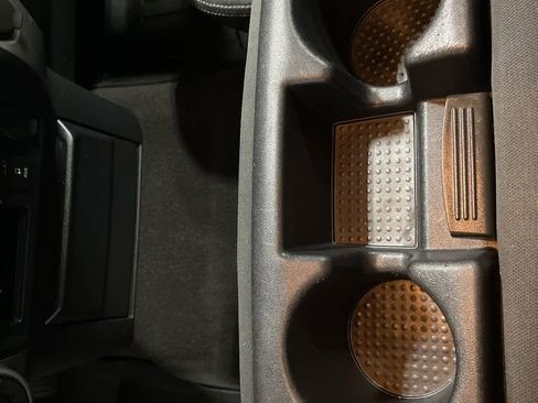 Used 2018 Nissan Titan SV image 17