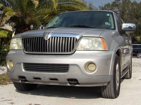 Used 2003 Lincoln Navigator Luxury image 1