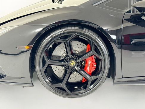 Used 2020 Lamborghini Huracan EVO image 36
