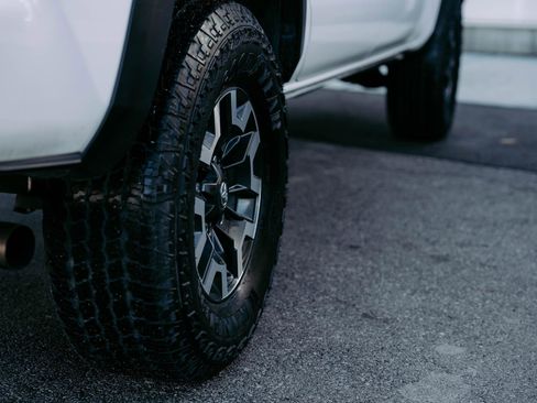 Used 2023 Toyota Tacoma 4x4 Double Cab image 8