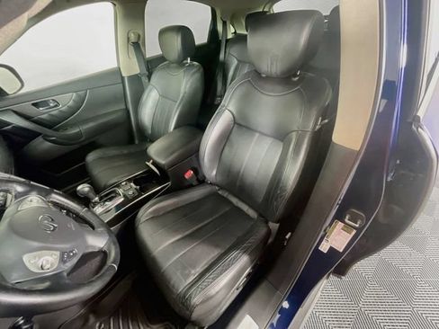 Used 2017 INFINITI QX70 AWD w/ Premium Package image 23