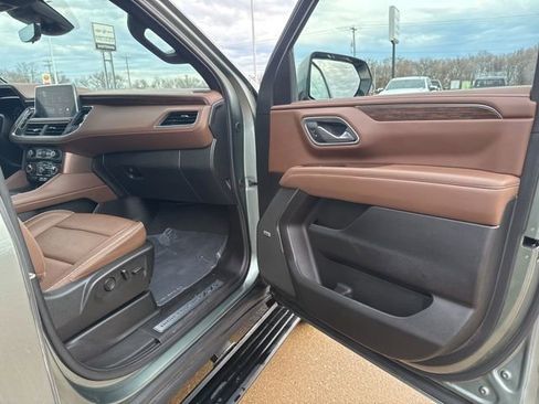 Used 2024 Chevrolet Suburban High Country w/ Advanced Technology Package image 55