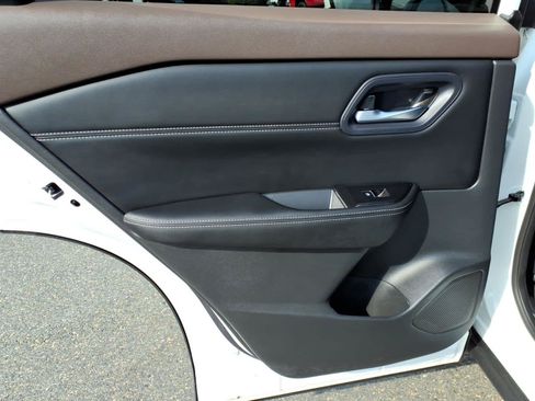 Used 2023 Nissan Rogue SL AWD/4WD image 12