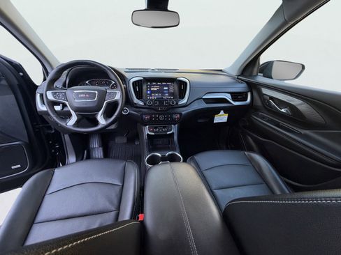 Used 2024 GMC Terrain SLT w/ Infotainment Package II image 2
