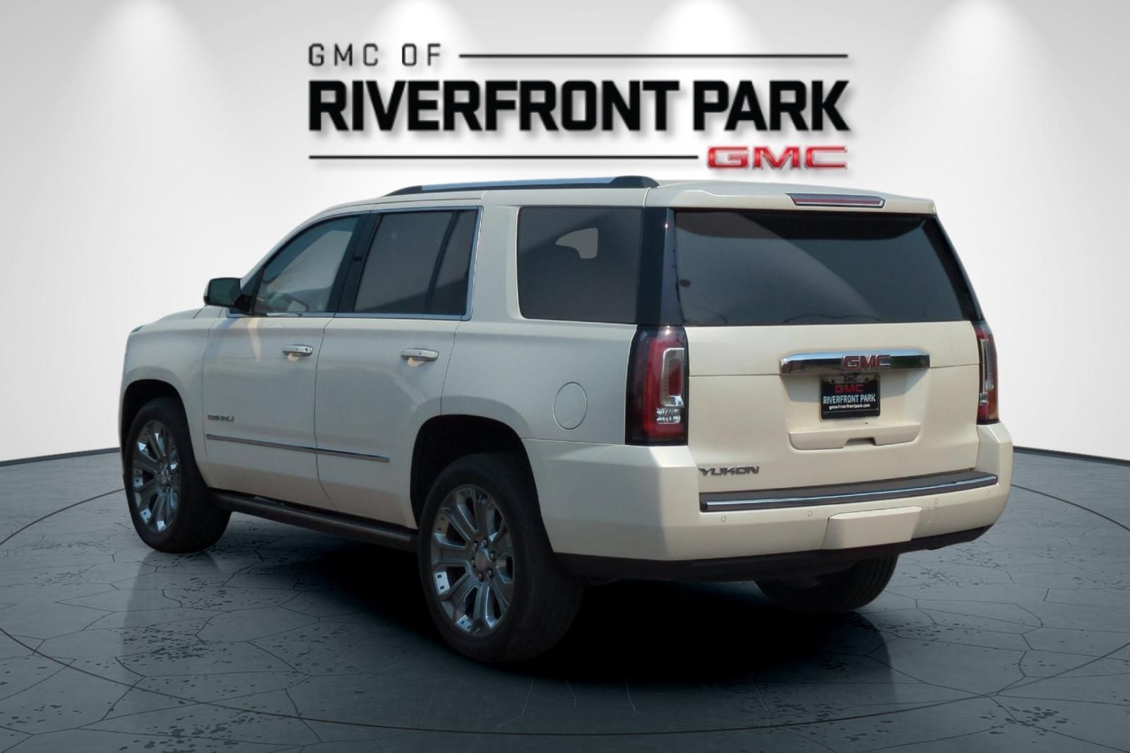 Used 2015 GMC Yukon Denali w/ Premium Package AWD/4WD image 5