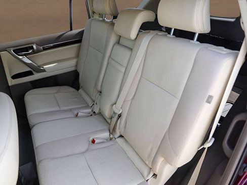 Used 2017 Lexus GX 460 Premium w/ Premium Package image 25