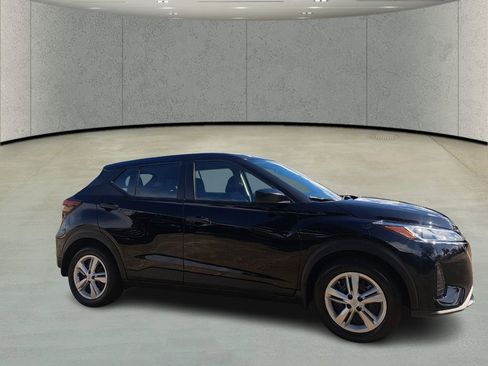 Used 2024 Nissan Kicks S image 4