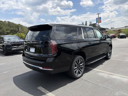 New 2026 Chevrolet Suburban LS RWD image 5