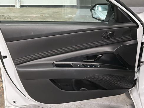 Used 2025 Hyundai Elantra Sport FWD image 9