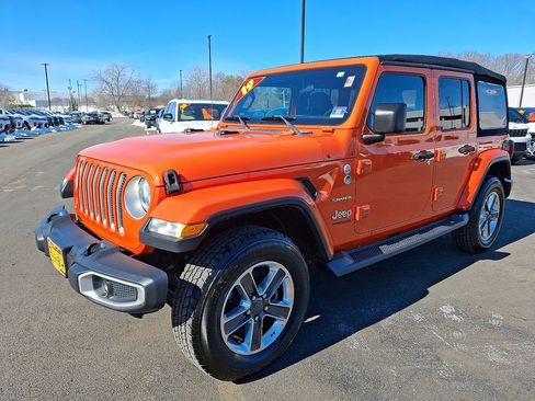 Used 2019 Jeep Wrangler Unlimited Sahara w/ Cold Weather Group image 3