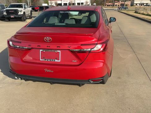 Used 2025 Toyota Camry SE image 8