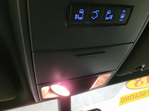 Used 2018 Dodge Grand Caravan SXT image 38
