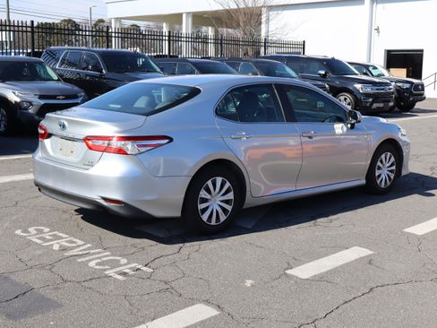 Used 2018 Toyota Camry LE image 21