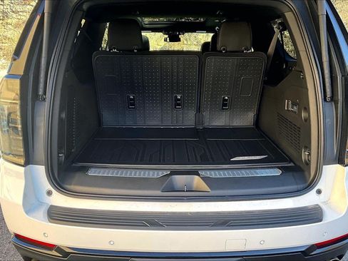 New 2026 Chevrolet Suburban RST w/ RST Capability Package AWD/4WD image 5