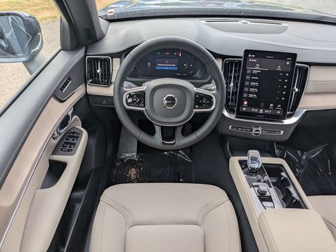 New 2026 Volvo XC90 B5 Plus w/ Protection Package Premier AWD/4WD image 17