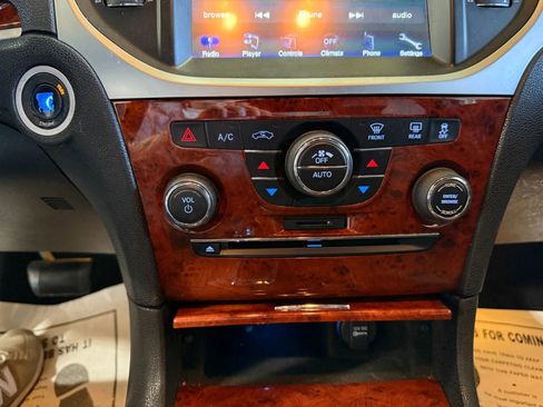 Used 2013 Chrysler 300 RWD image 17