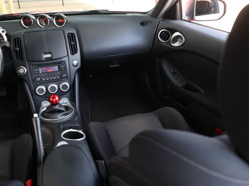 Used 2020 Nissan 370Z Coupe image 19