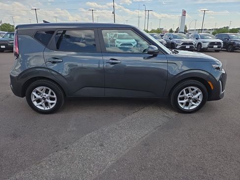 Used 2025 Kia Soul LX w/ LX Technology Package FWD image 4