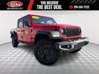 Used 2025 Jeep Gladiator Sport video 1