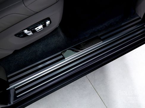 Used 2025 Rolls-Royce Phantom Sedan image 36