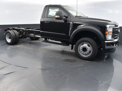 New 2026 Ford F450 XL w/ XL Chrome Package image 3