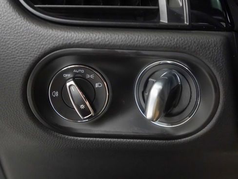 Used 2024 Porsche Macan image 25