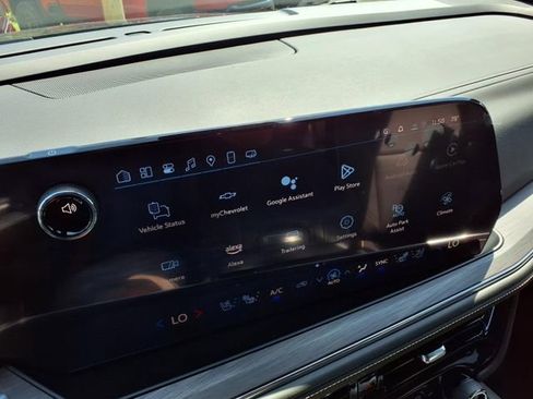 New 2025 Chevrolet Suburban Premier image 31