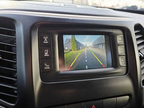 Used 2015 Jeep Cherokee Latitude w/ Cold Weather Group AWD/4WD image 19