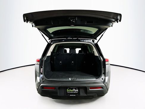 Used 2023 Nissan Pathfinder S image 29