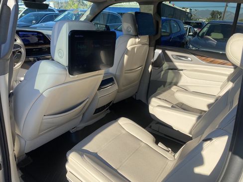 Used 2022 Cadillac Escalade ESV Sport Platinum image 12