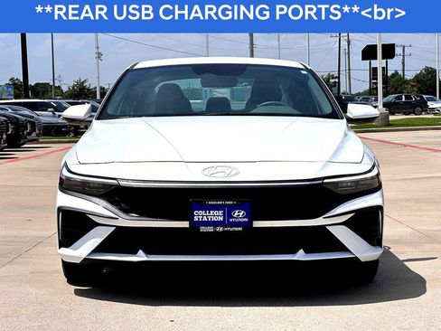 Used 2025 Hyundai Elantra SE w/ Cargo Package image 10