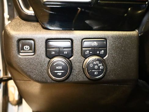Used 2024 Chevrolet Silverado 2500 LT image 39
