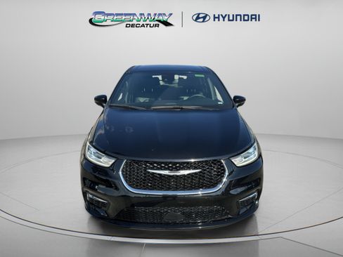 Used 2025 Chrysler Pacifica Select FWD image 3