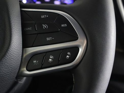 Used 2025 Chrysler Pacifica Select FWD image 40