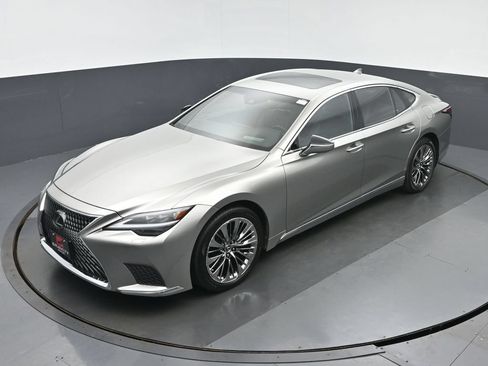 Used 2022 Lexus LS 500 AWD w/ Accessory Package (Z1) image 32