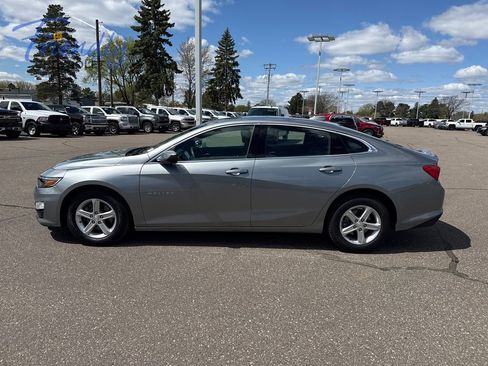 Used 2024 Chevrolet Malibu LT FWD image 2