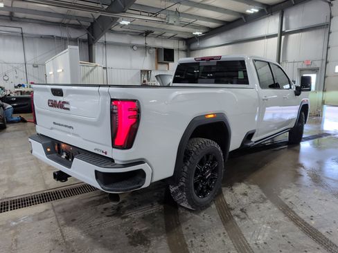Used 2025 GMC Sierra 3500 AT4 w/ AT4 Premium Plus Package image 4