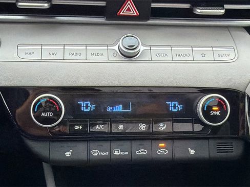 Used 2023 Hyundai Elantra Limited image 36