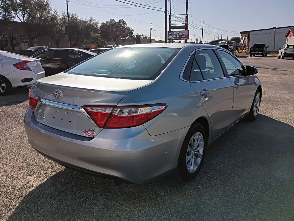 Used 2015 Toyota Camry LE FWD image 5