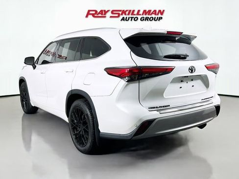 Used 2022 Toyota Highlander Platinum image 5