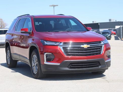 Used 2023 Chevrolet Traverse LT image 4
