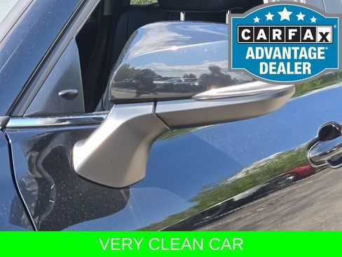 Used 2024 Toyota Highlander XLE AWD/4WD image 7