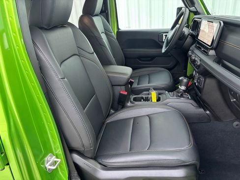 Used 2025 Jeep Gladiator Sport image 31