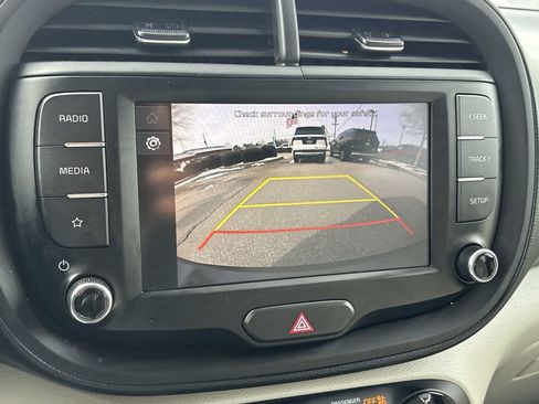 Used 2023 Kia Soul LX image 17